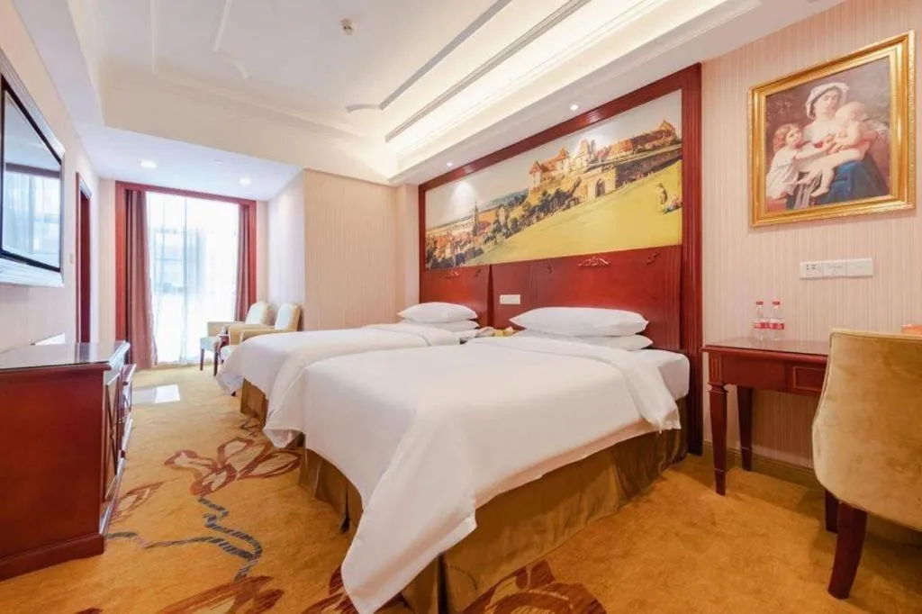 Bed in Vienna Hotel Shenzhen Exhibition Center Gangxia Metro Station