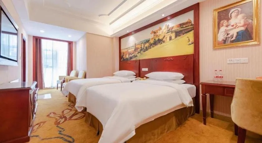 Bed in Vienna Hotel Shenzhen Exhibition Center Gangxia Metro Station