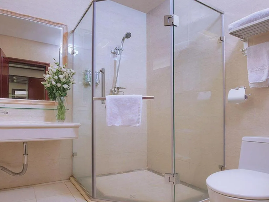 Vienna Hotel Shenzhen Exhibition Center Gangxia Metro Station