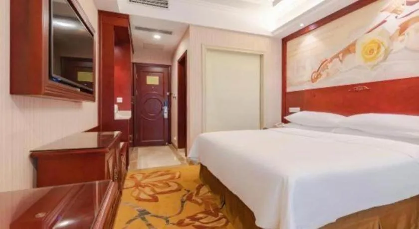 Bed in Vienna Hotel Shenzhen Exhibition Center Gangxia Metro Station