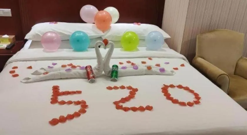 Bed in Vienna Hotel Shenzhen Exhibition Center Gangxia Metro Station