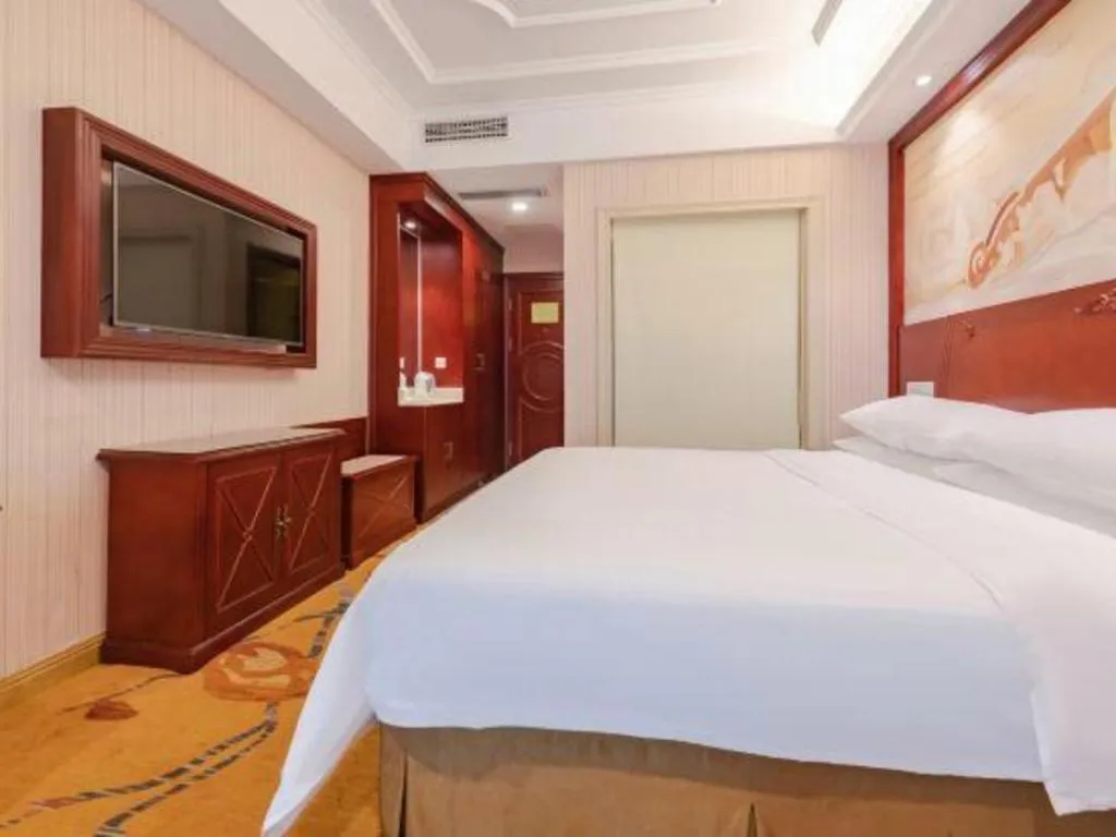 Bed in Vienna Hotel Shenzhen Exhibition Center Gangxia Metro Station