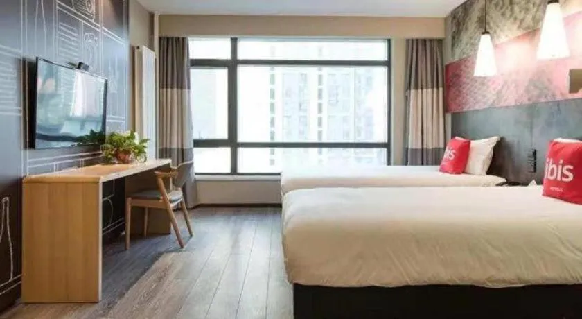 Bed in ibis Xian South Gate