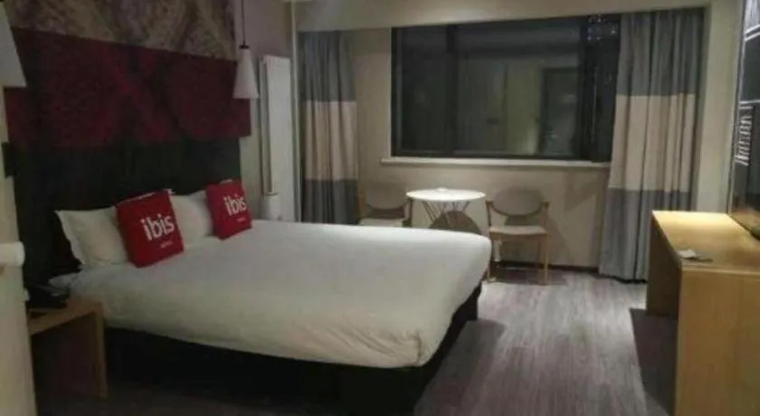 Bed in ibis Xian South Gate