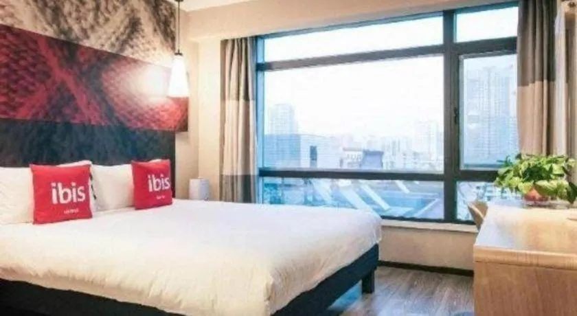 Bed in ibis Xian South Gate