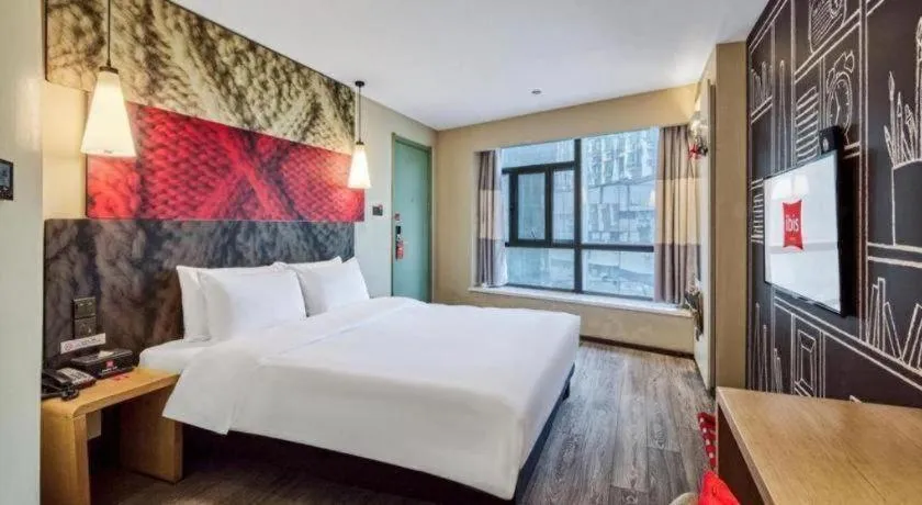 Bed in ibis Xian South Gate