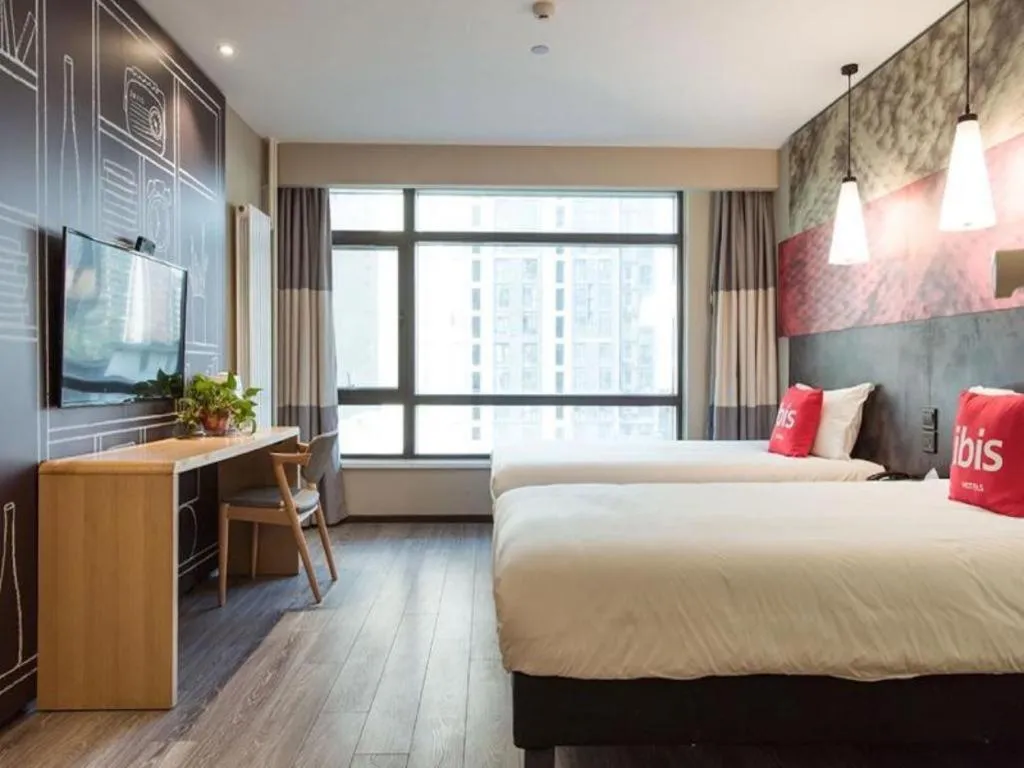 Bed in ibis Xian South Gate