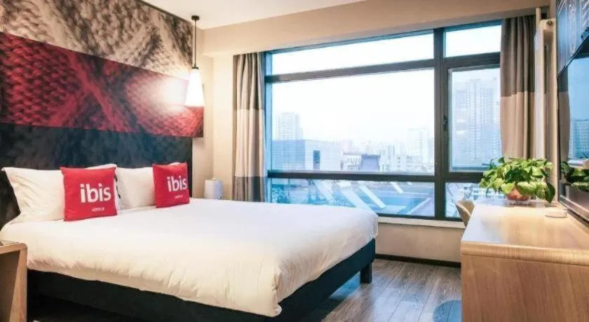 Bed in ibis Xian South Gate