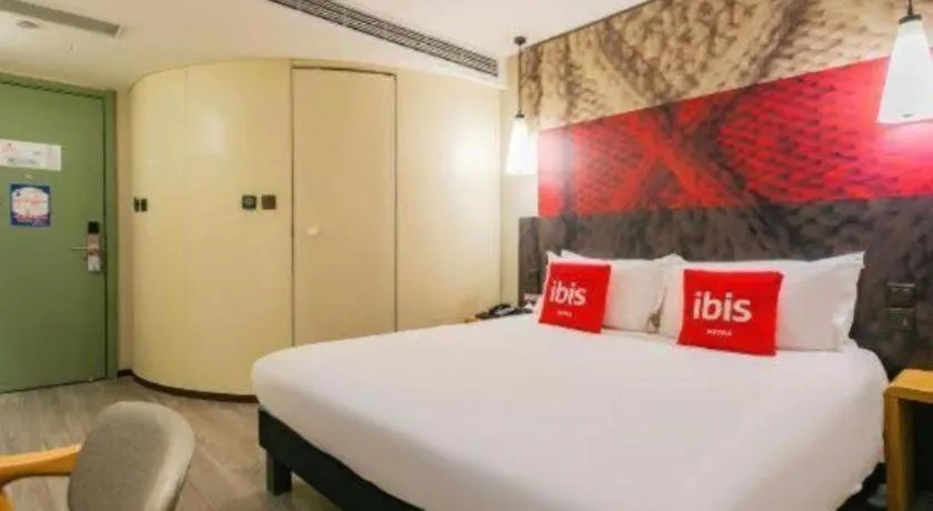 Bed in ibis Xian South Gate