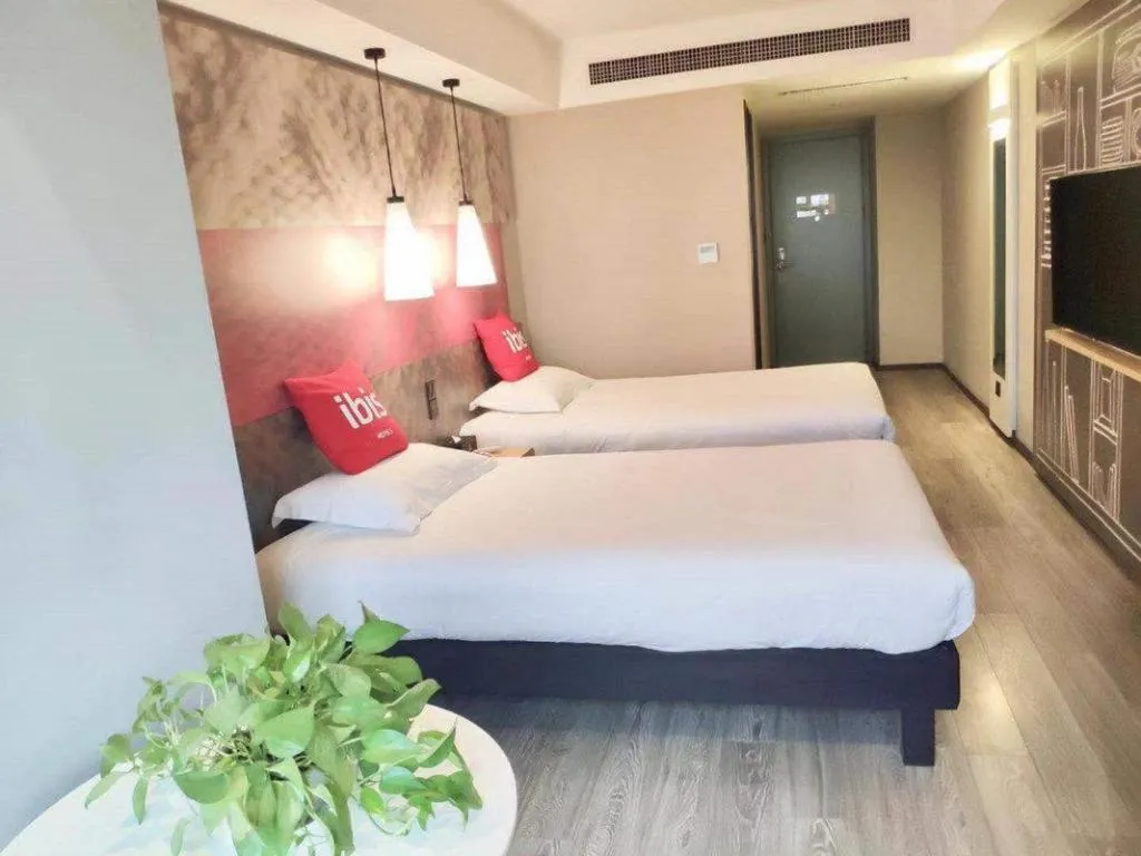 Bed in ibis Shenyang north station