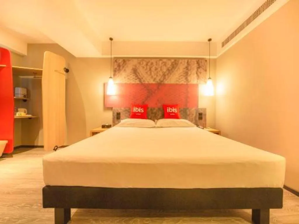 Bed in ibis Shenyang north station