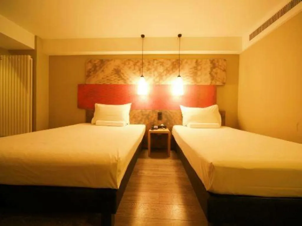 Bed in ibis Shenyang north station