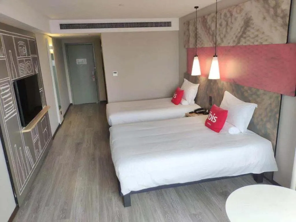 Bed in ibis Shenyang north station