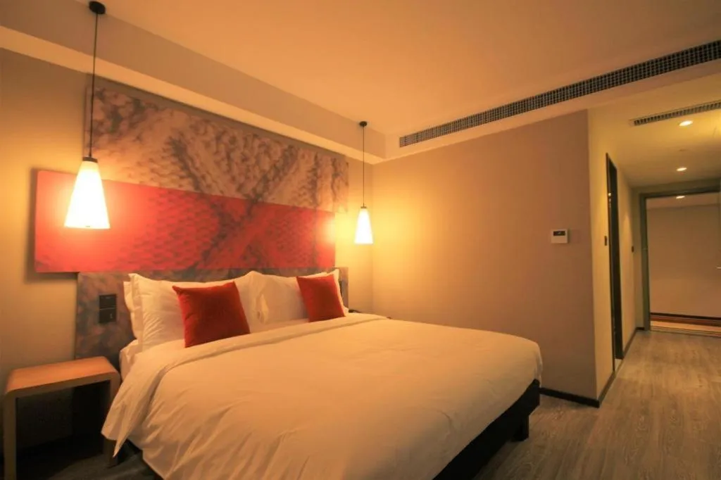 Bed in ibis Shenyang north station