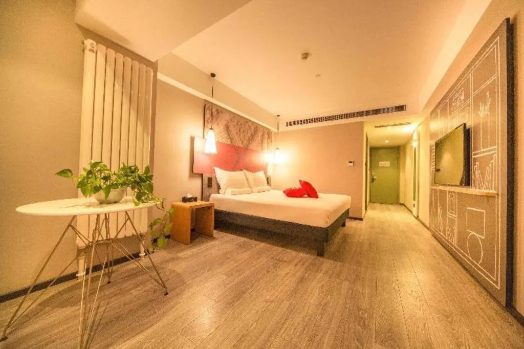 Bed in ibis Shenyang north station