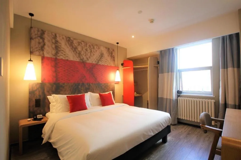Bed in ibis Shenyang north station