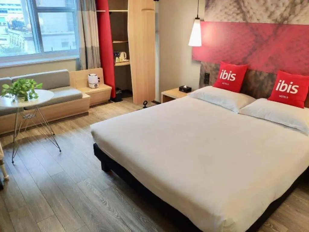 Bed in ibis Shenyang north station