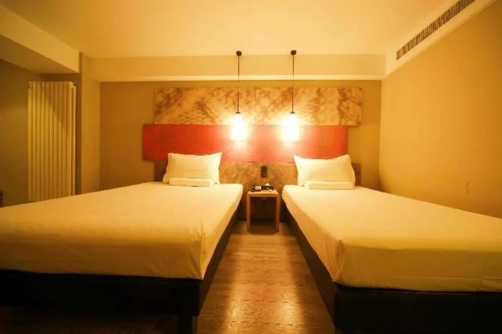 Bed in ibis Shenyang north station