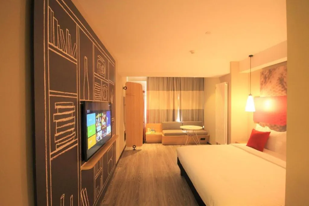 Bed in ibis Shenyang north station