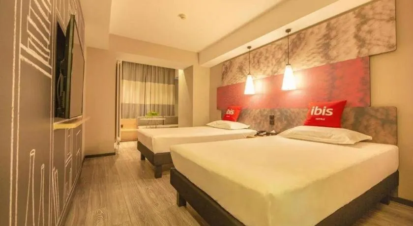 Bed in ibis Shenyang north station