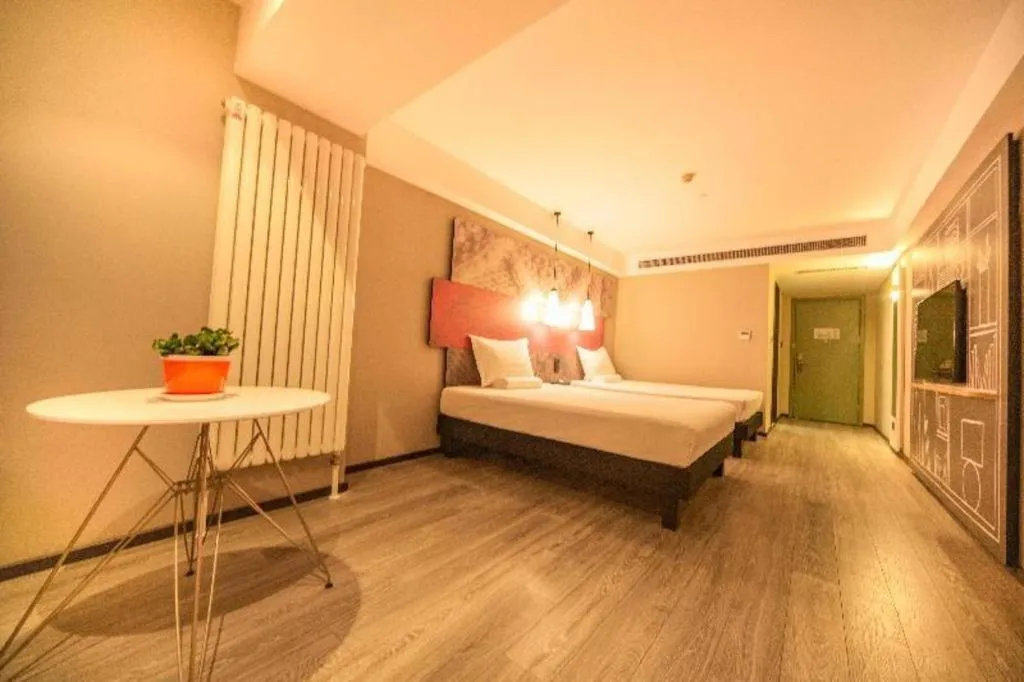 Bed in ibis Shenyang north station