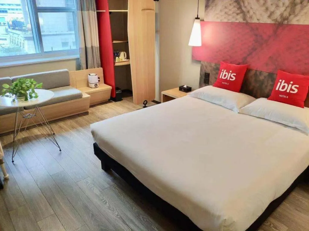 Bed in ibis Shenyang north station