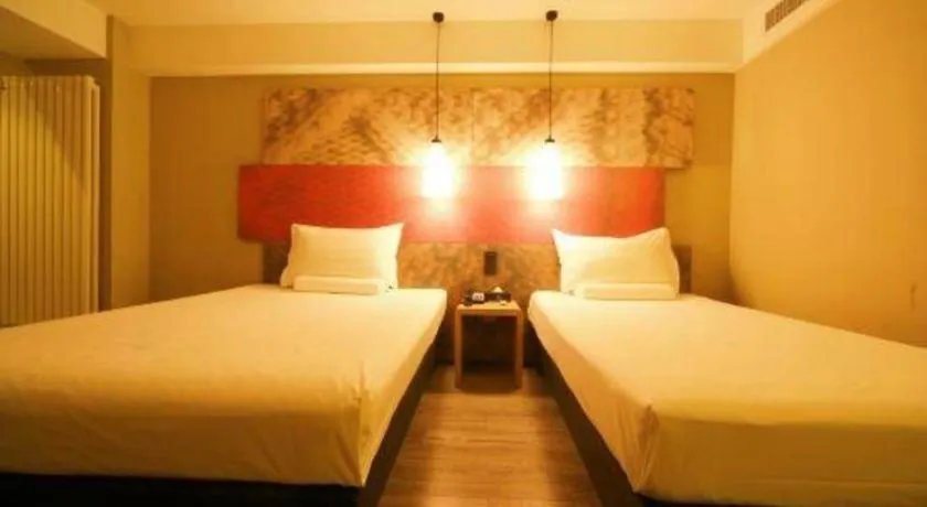 Bed in ibis Shenyang north station