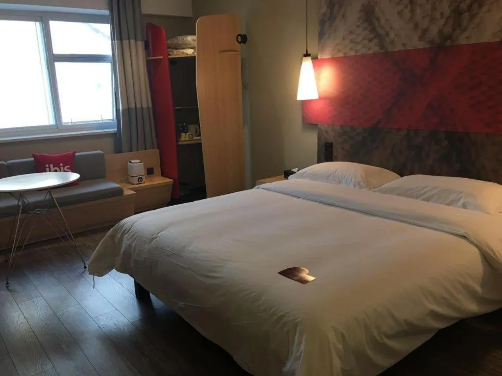 Bed in ibis Shenyang north station