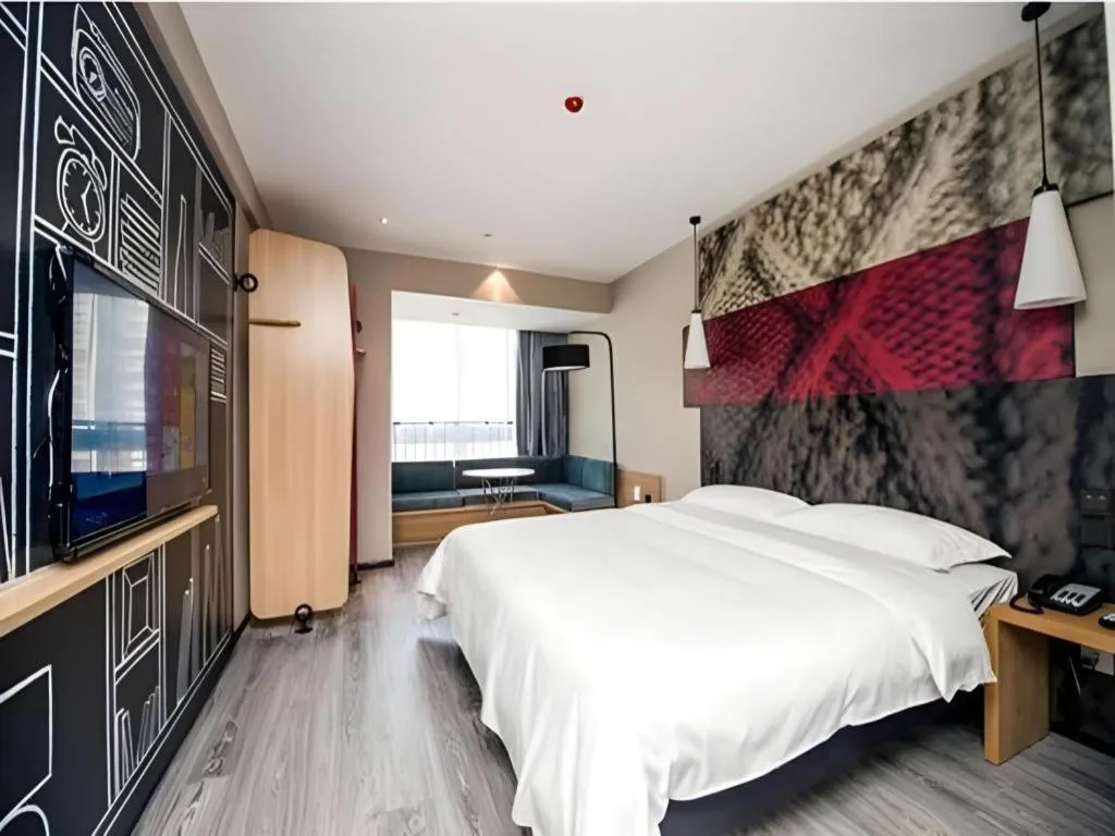 Bed in ibis Wuxi Jiangnan University