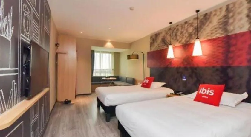 Bed in ibis Wuxi Jiangnan University