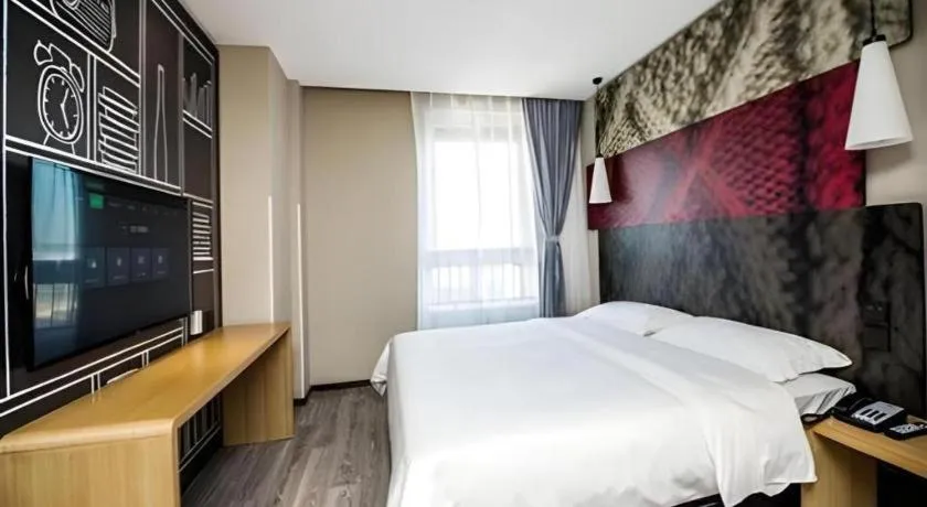 Bed in ibis Wuxi Jiangnan University