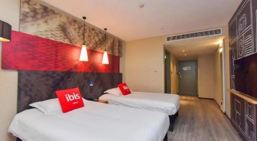 Bed in ibis Wuxi Jiangnan University