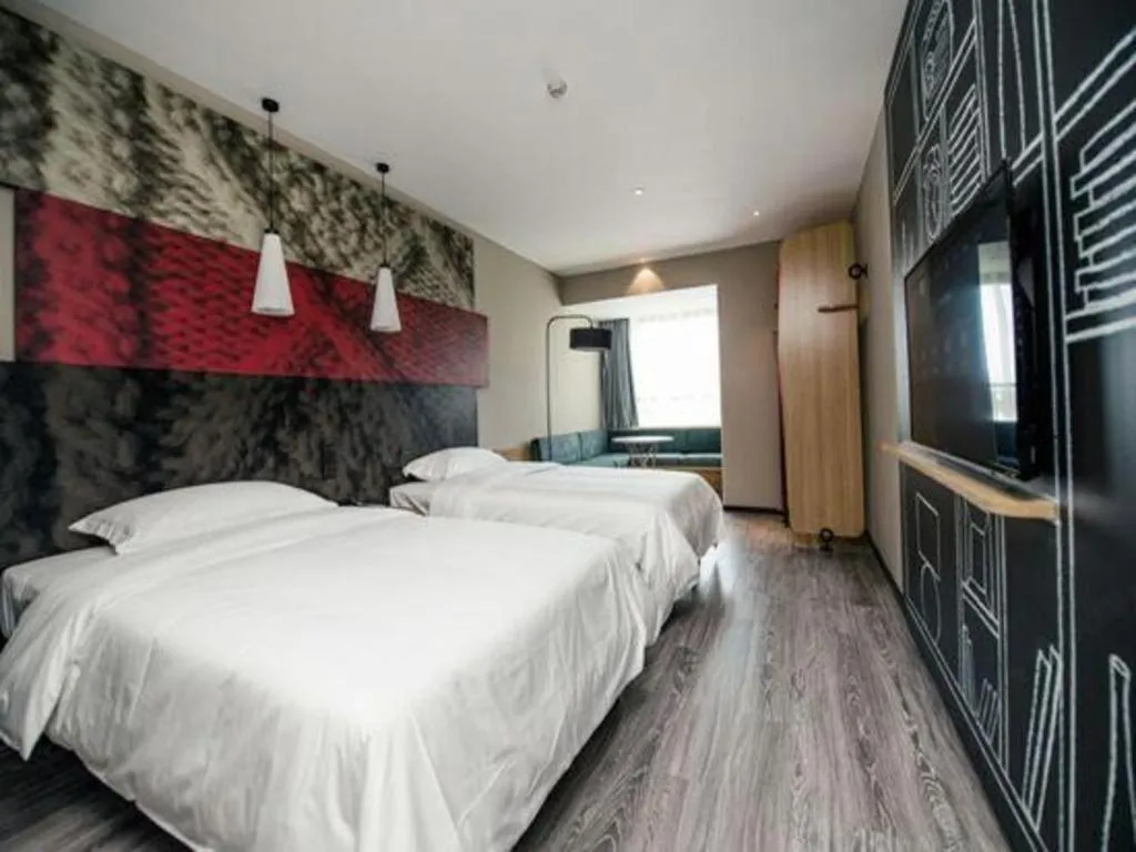 Bed in ibis Wuxi Jiangnan University