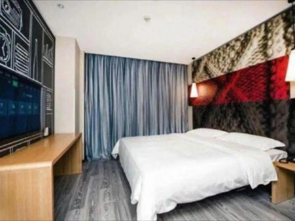 Bed in ibis Wuxi Jiangnan University