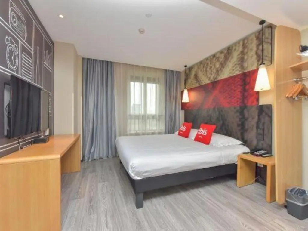 Bed in ibis Wuxi Jiangnan University