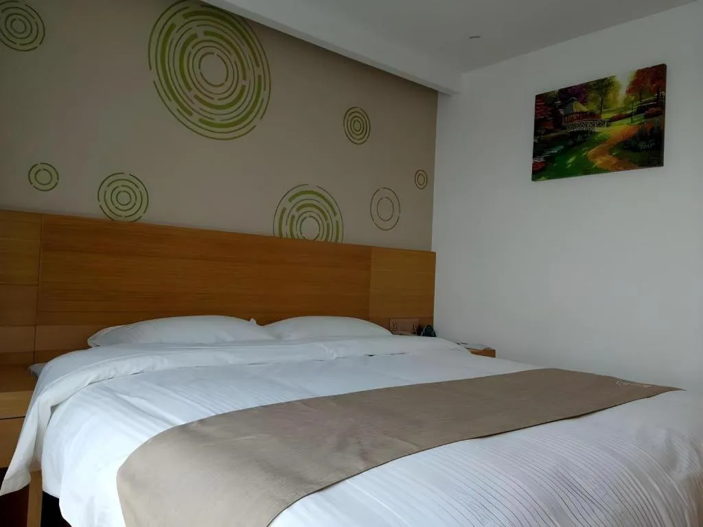 Bed in GreenTree Inn Anqing Qianshan County Sunshine City Express Hotel