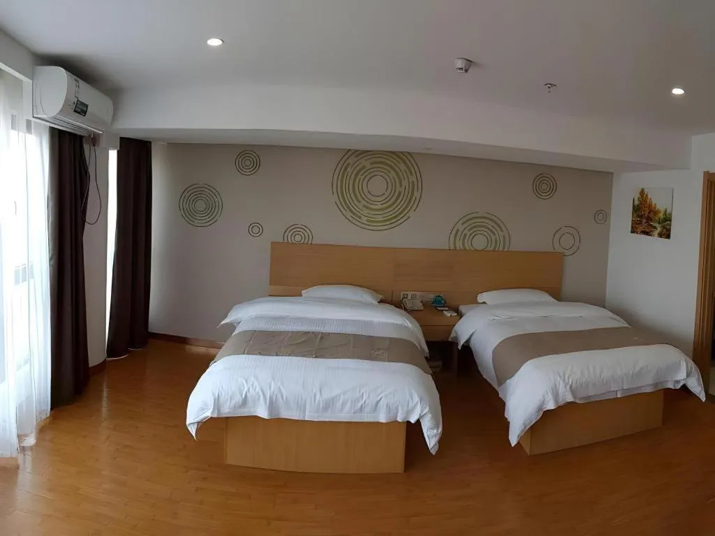 Bed in GreenTree Inn Anqing Qianshan County Sunshine City Express Hotel