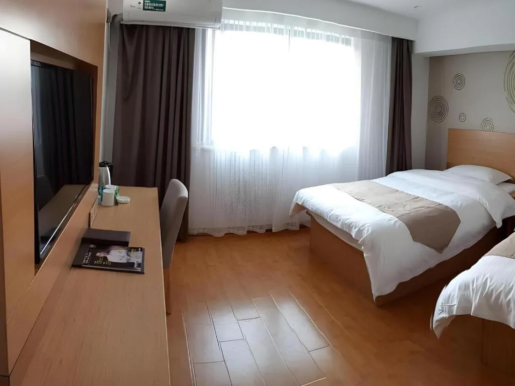 Bed in GreenTree Inn Anqing Qianshan County Sunshine City Express Hotel