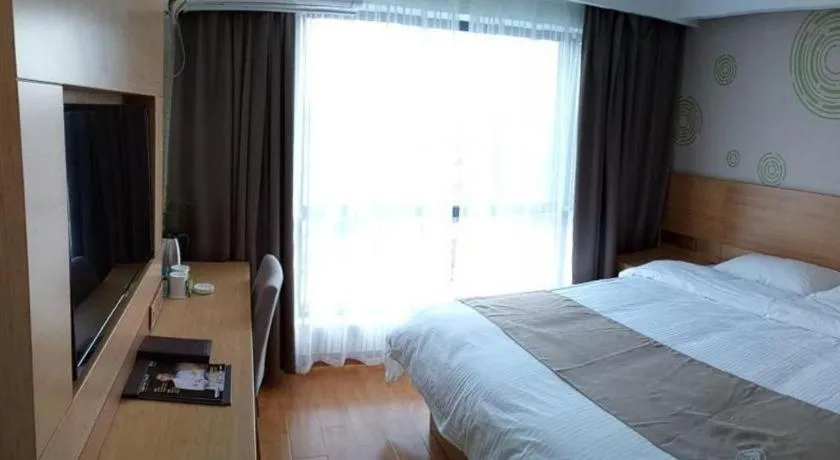 Bed in GreenTree Inn Anqing Qianshan County Sunshine City Express Hotel