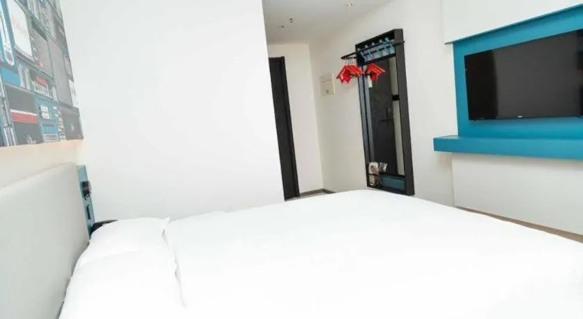 Bed in ibis Tianjin Wuqing Hotel