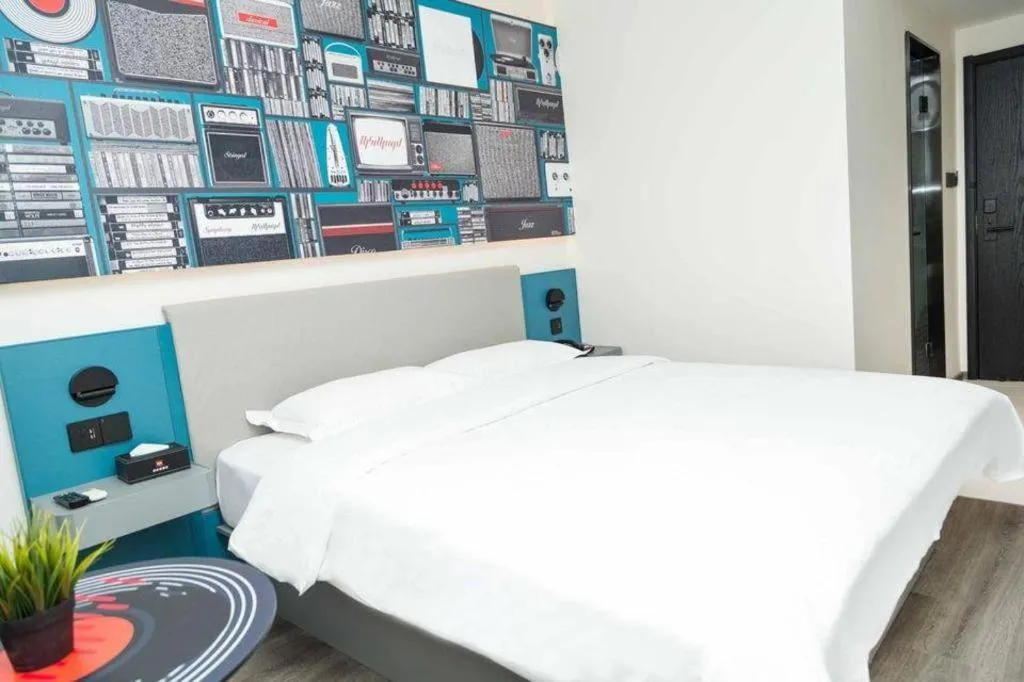 Bed in ibis Tianjin Wuqing Hotel