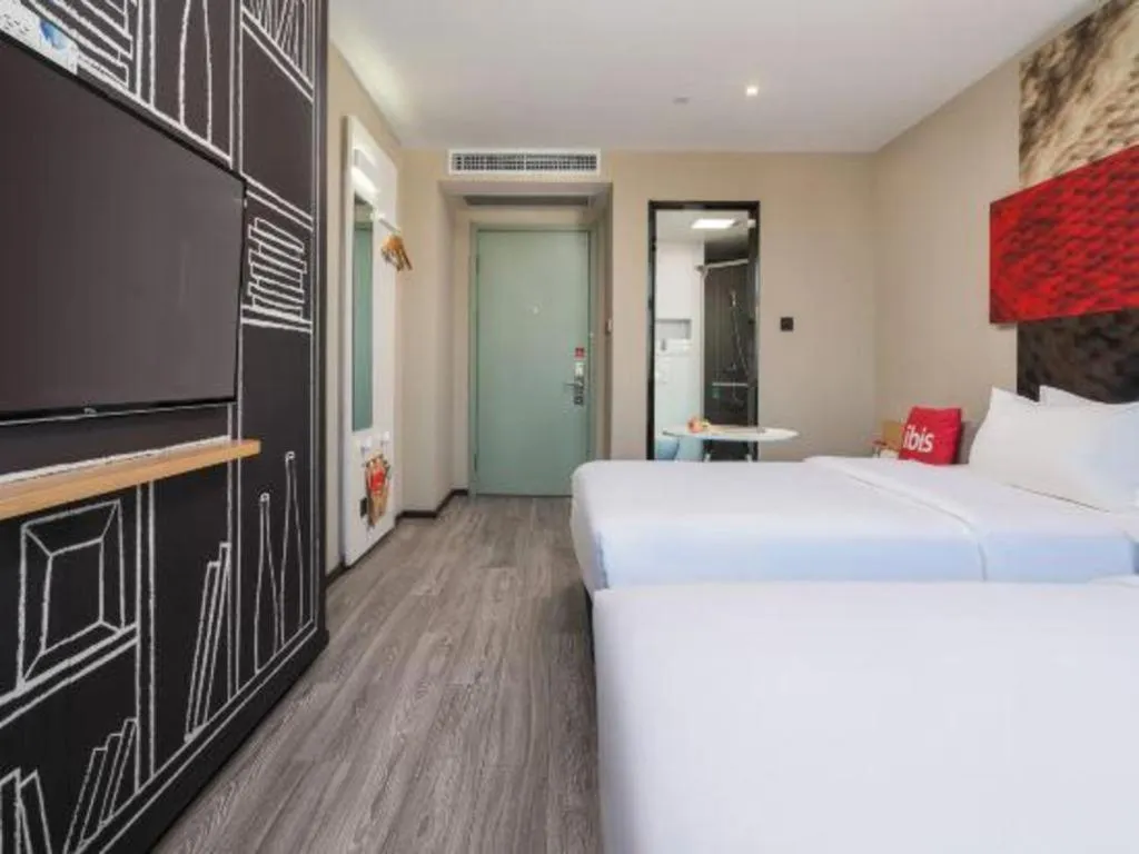 Bed in ibis Kunming Beijing Rd