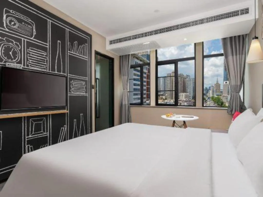 Bed in ibis Kunming Beijing Rd