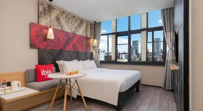 Bed in ibis Kunming Beijing Rd