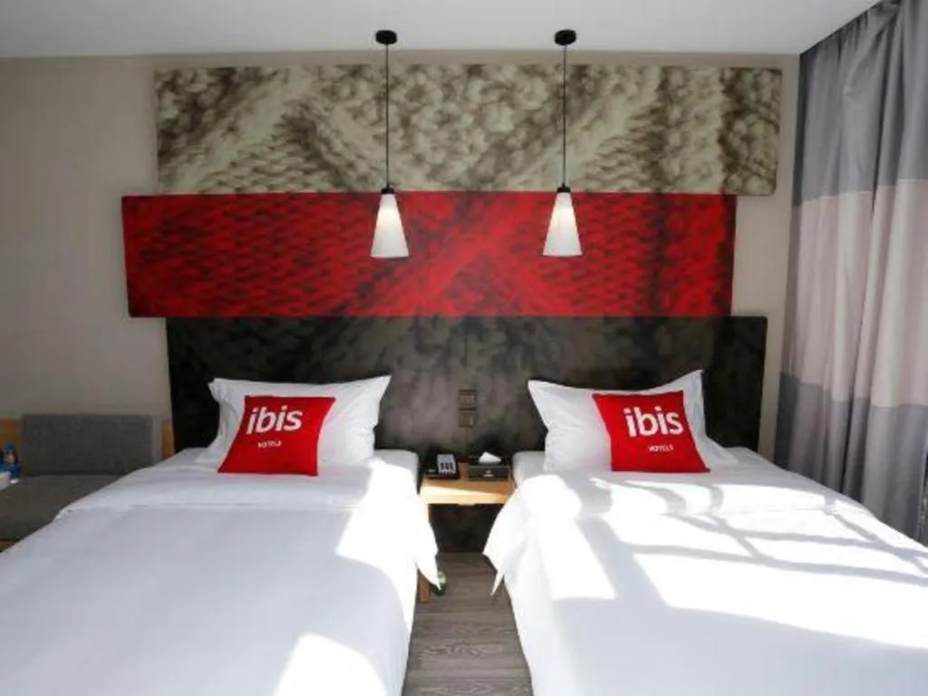 Bed in ibis Kunming Beijing Rd