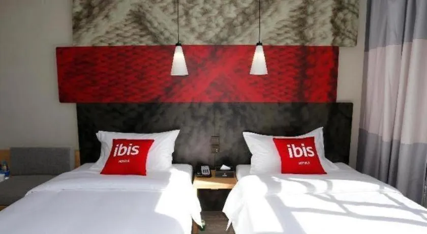 Bed in ibis Kunming Beijing Rd
