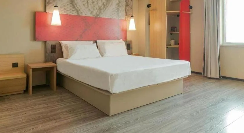 Bed in Ibis Harbin Normal University