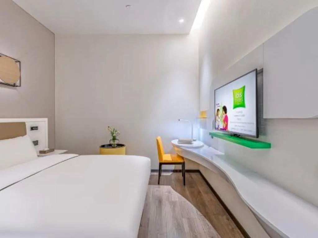 Bed in ibis Styles Kunming Nanping Hotel