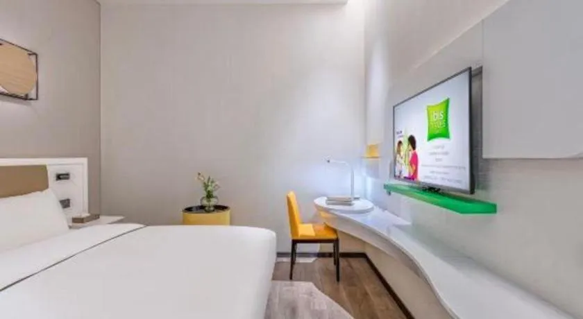 Bed in ibis Styles Kunming Nanping Hotel