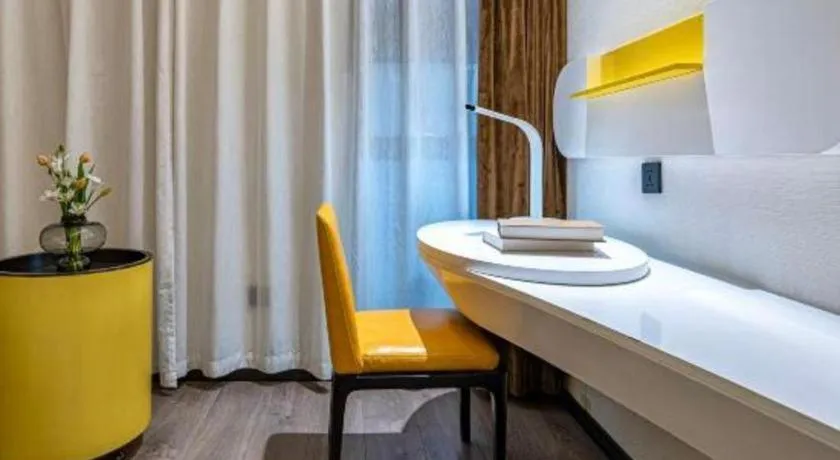 Bed in ibis Styles Kunming Nanping Hotel